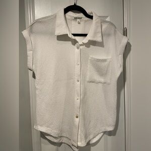 Kathy Ireland Size S Textured Gauze White Short Sleeve Pearl Button Down Shirt